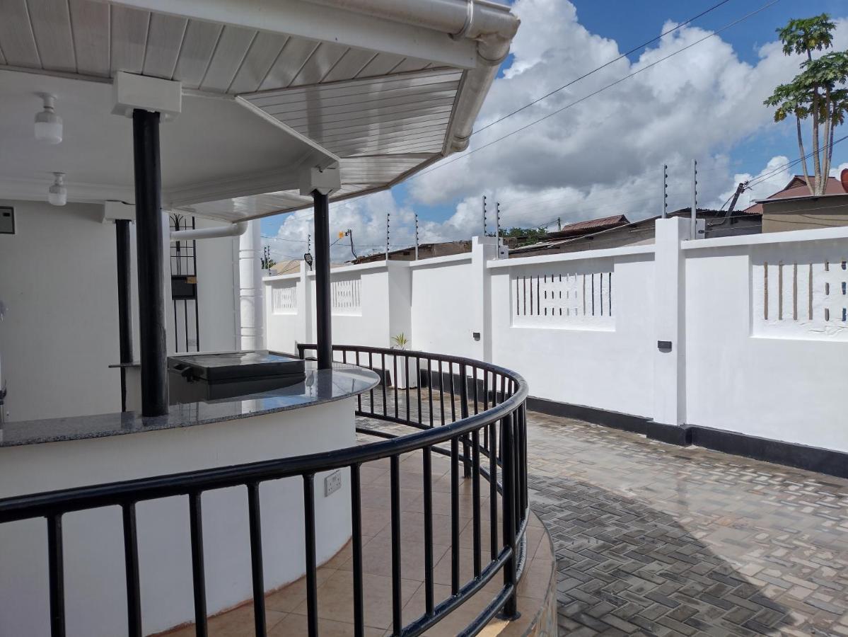 Mkamiti Villa - Airport Hotel With Free Shuttle Dar es Salaam Extérieur photo